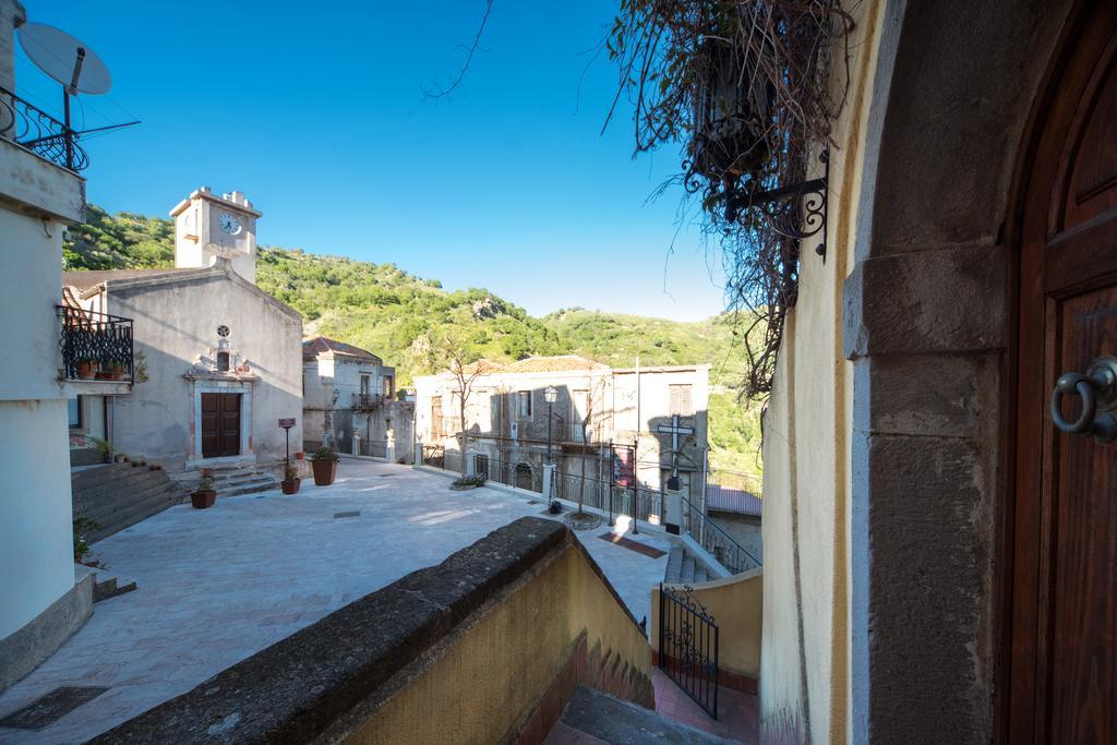 The Clock Houses Borgo Gallodoro Letojanni Exterior foto